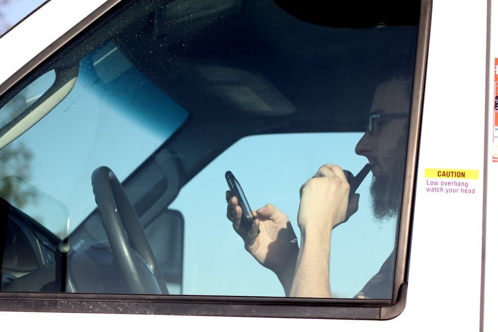 Driving-Cell-phone-Texting-Distracted-4794891399_1aa7245862_b