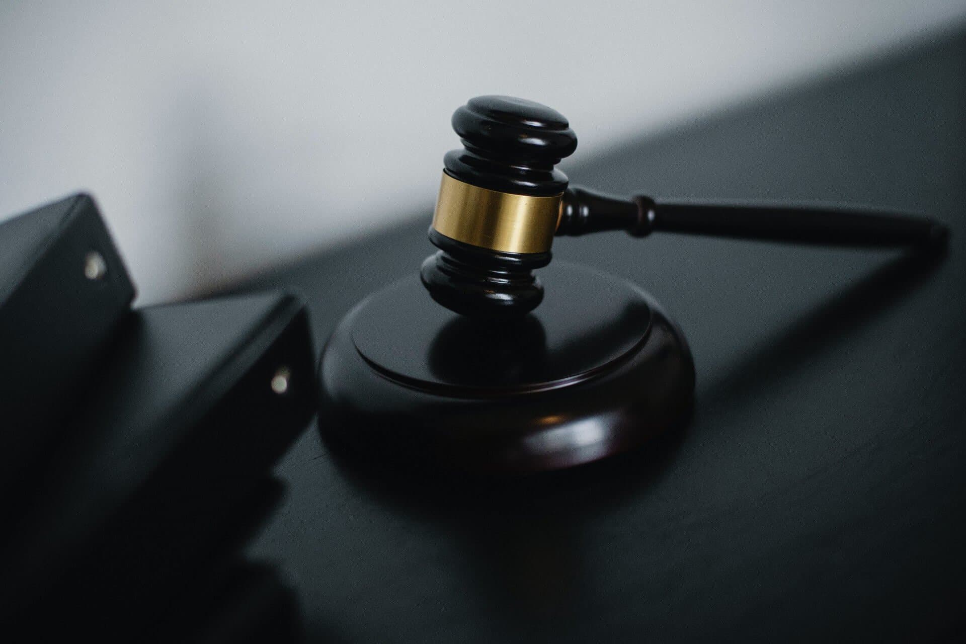 gavel-pexels-sora-shimazaki-5668473