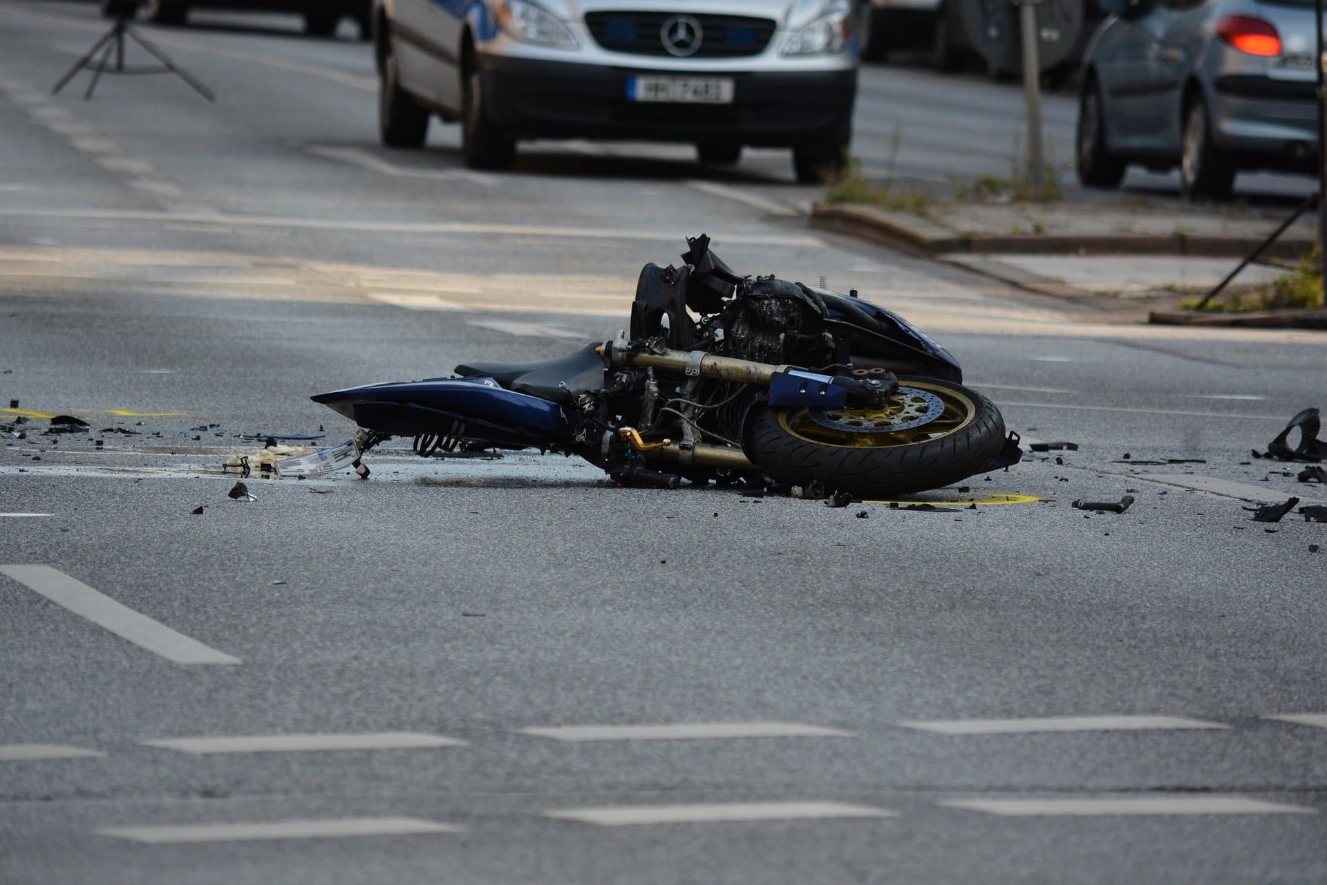 motorcycle-1041070_1920