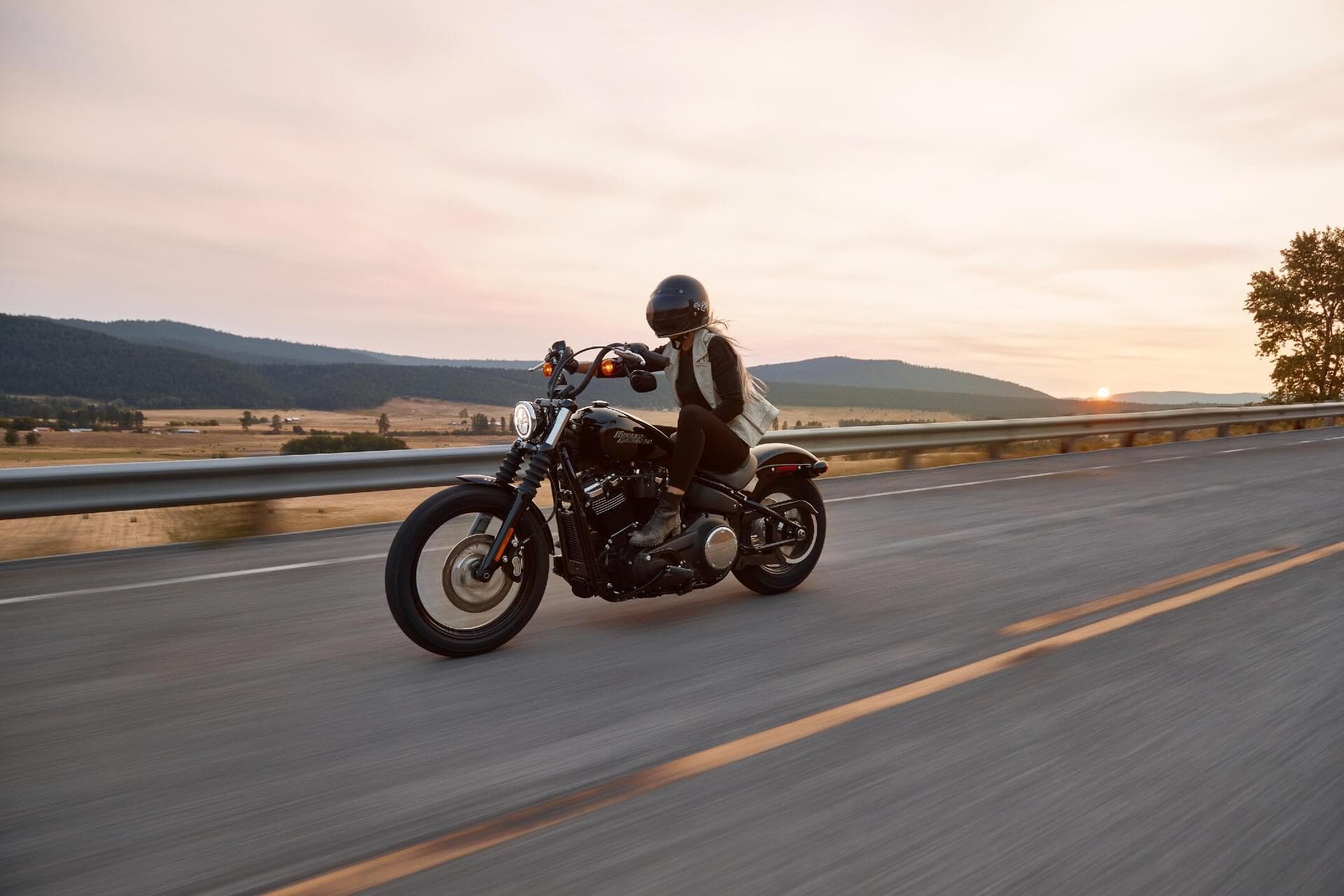 motorcycle-harley-davidson-zGzXsJUBQfs-unsplash